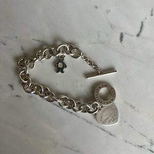 Return to Tiffany heart tag toggle bracelet in silver with bear charm(removable)